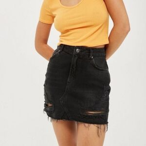 NWOT Topshop Moto Black Distressed Denim Mini Skirt Size 4 🖤✨